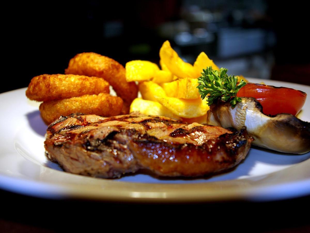 The Fountain Inn Hendy 외부 사진